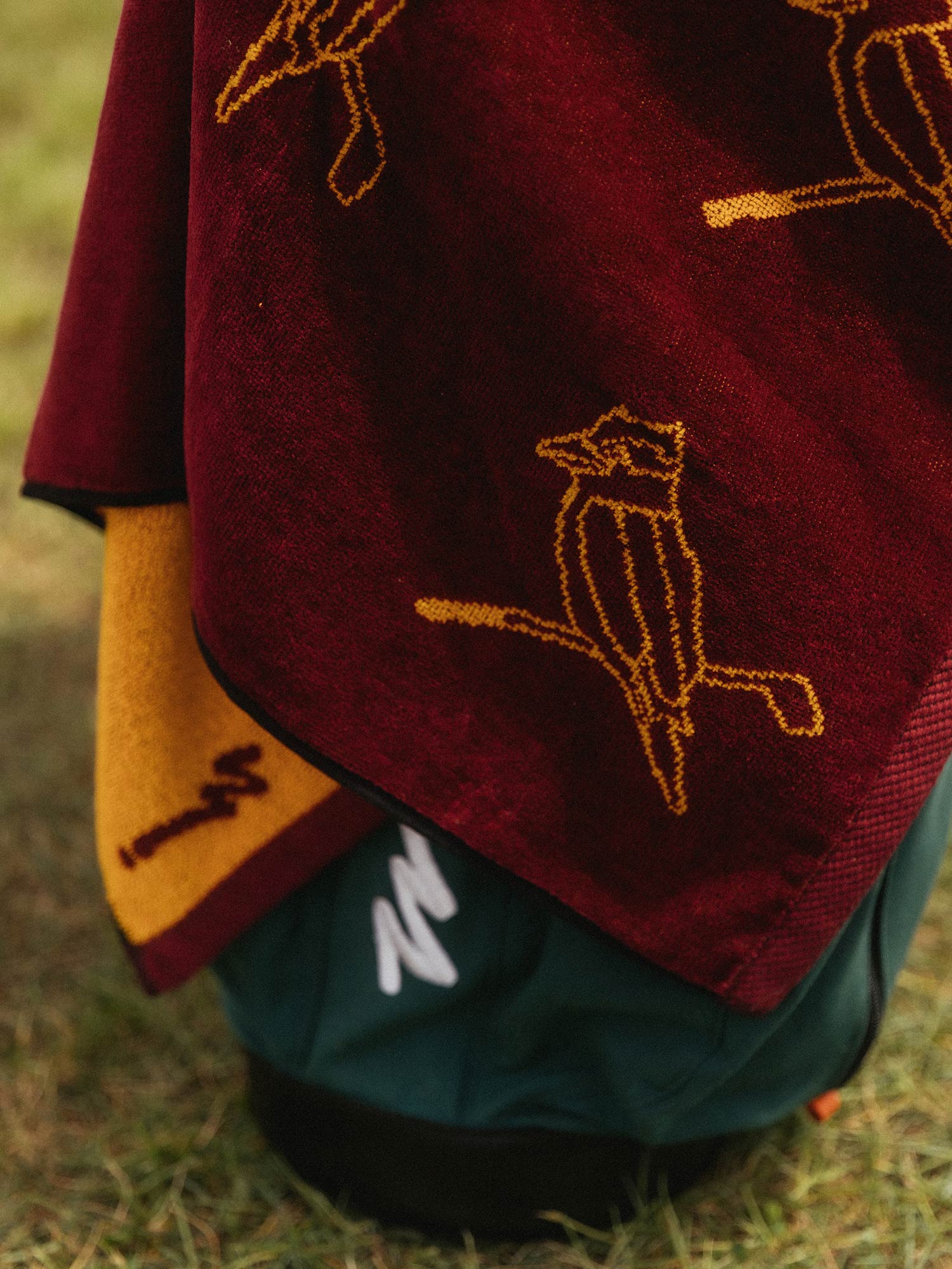 Kooka Icon Towel Merlot / Gold