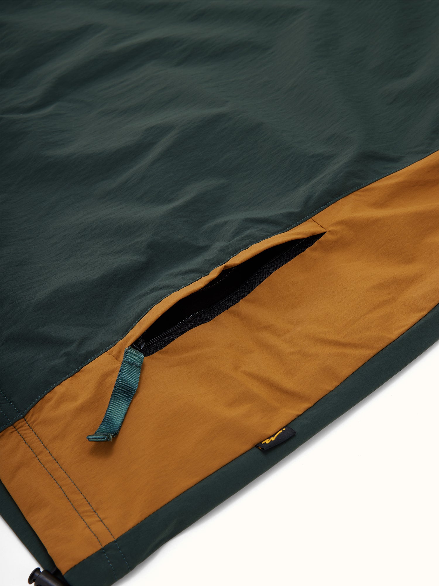 Panelled Windshirt Forest / Gold